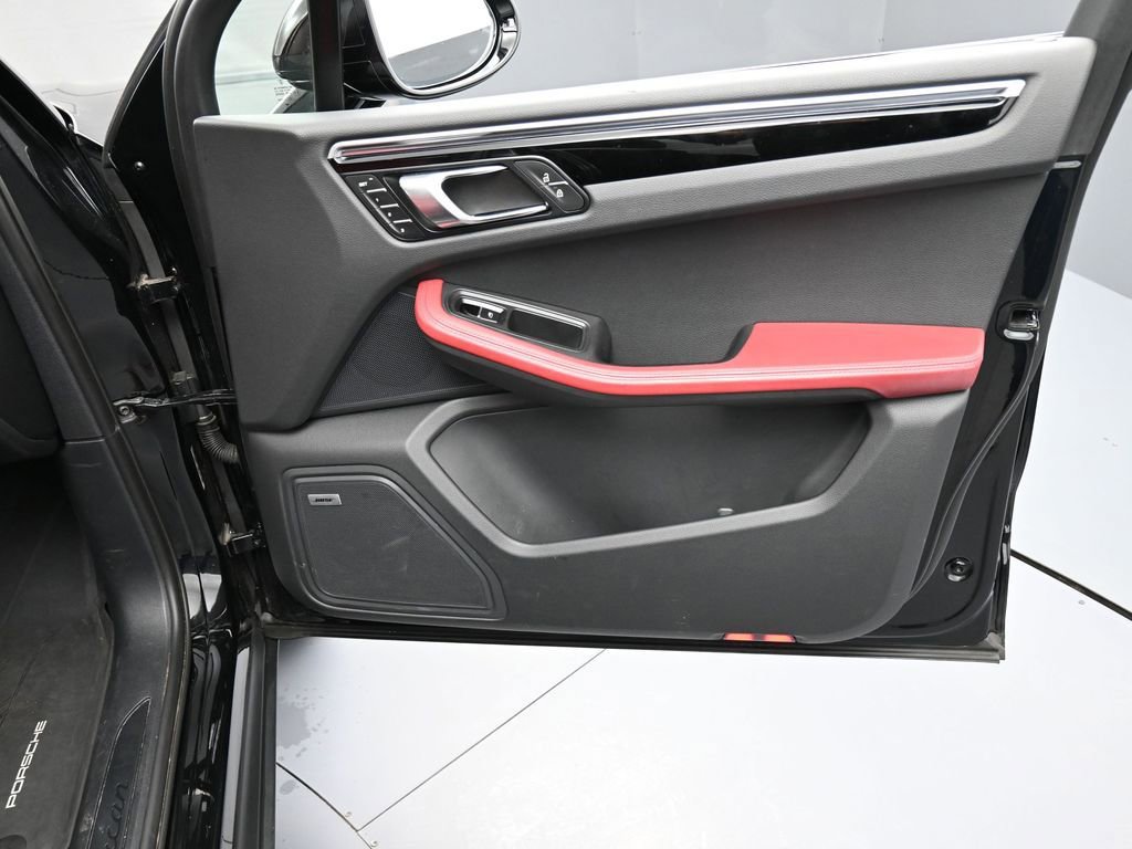 Certified 2024 Porsche Macan image 28