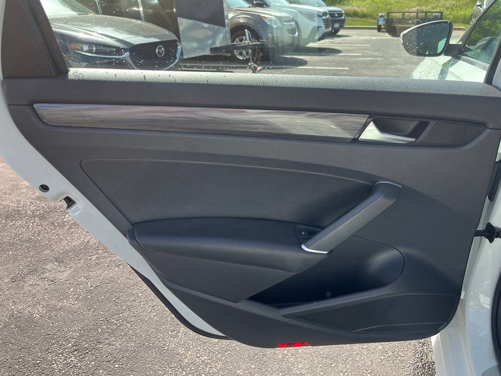 Certified 2020 Volkswagen Passat 2.0T R-Line FWD image 24