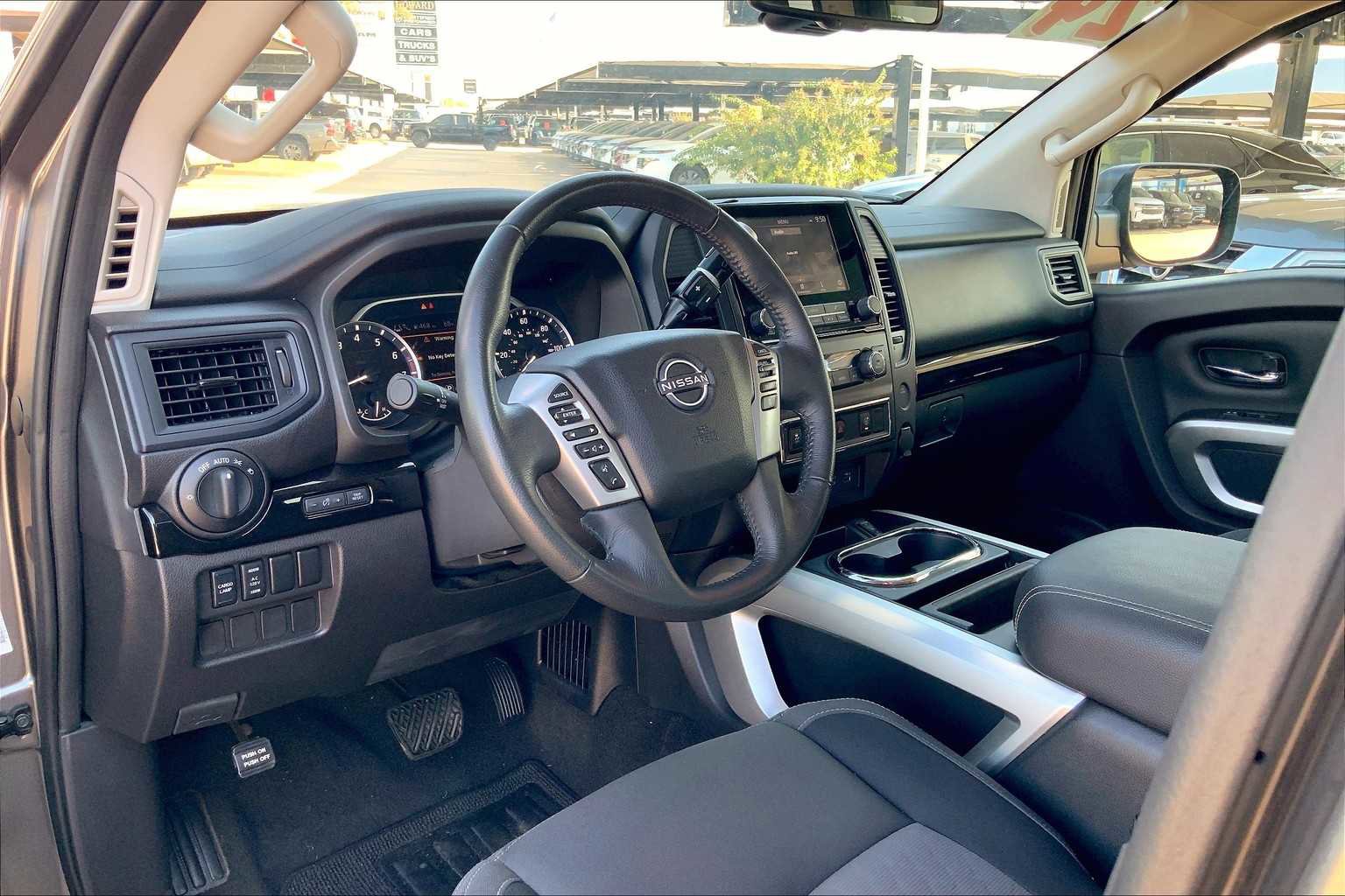 Used 2024 Nissan Titan SV w/ SV Convenience Package image 15