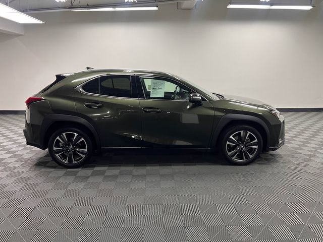 Used 2022 Lexus UX 200 w/ Accessory Package (Z2) image 4