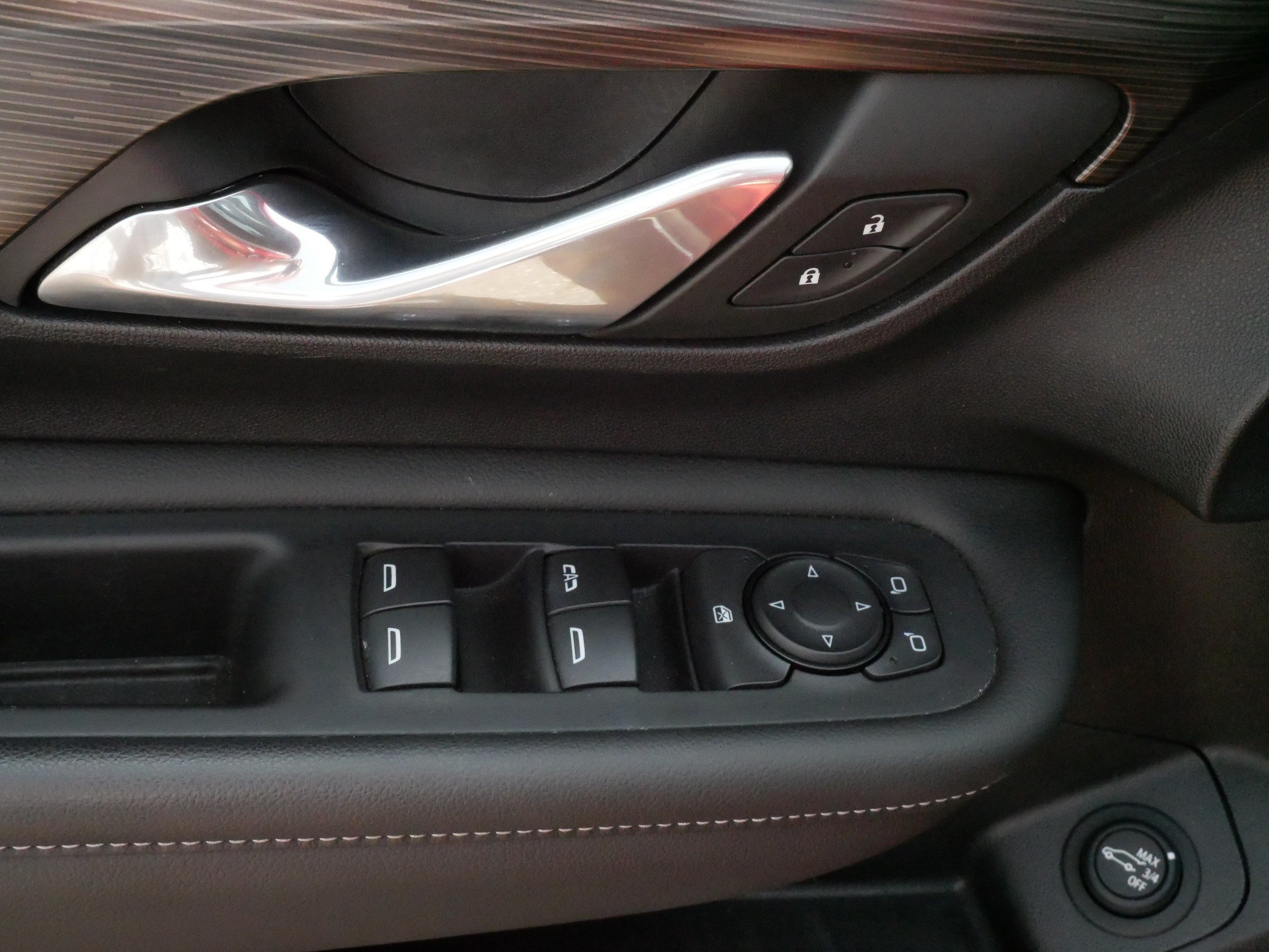 Used 2024 GMC Terrain SLE w/ Driver Convenience Package AWD/4WD image 19
