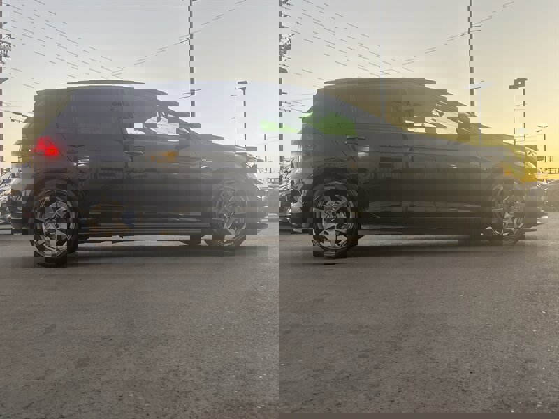 Used 2016 Volkswagen Golf 4-Door image 10