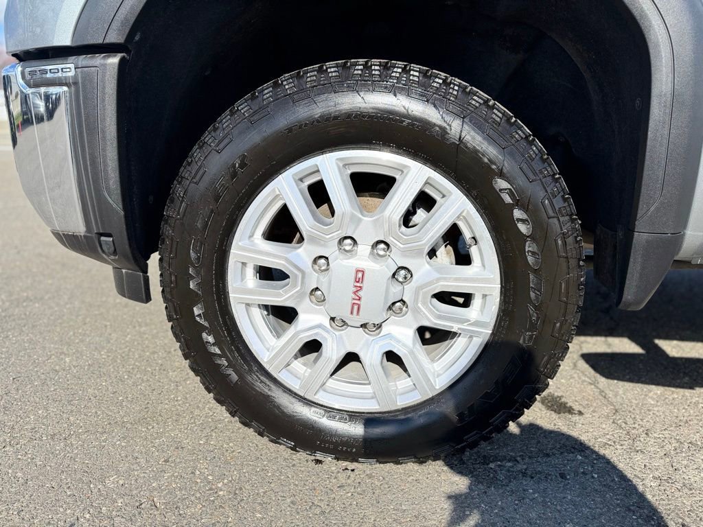 Used 2024 GMC Sierra 2500 SLT w/ SLT Convenience Package image 3