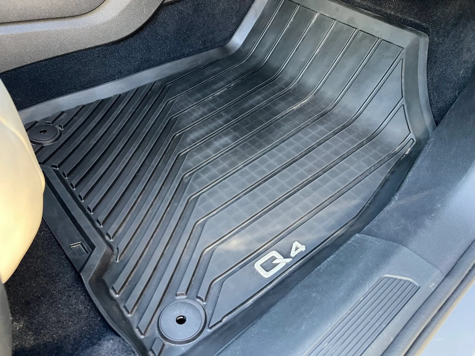 Used 2023 Audi Q4 e-tron Premium Plus AWD/4WD image 26