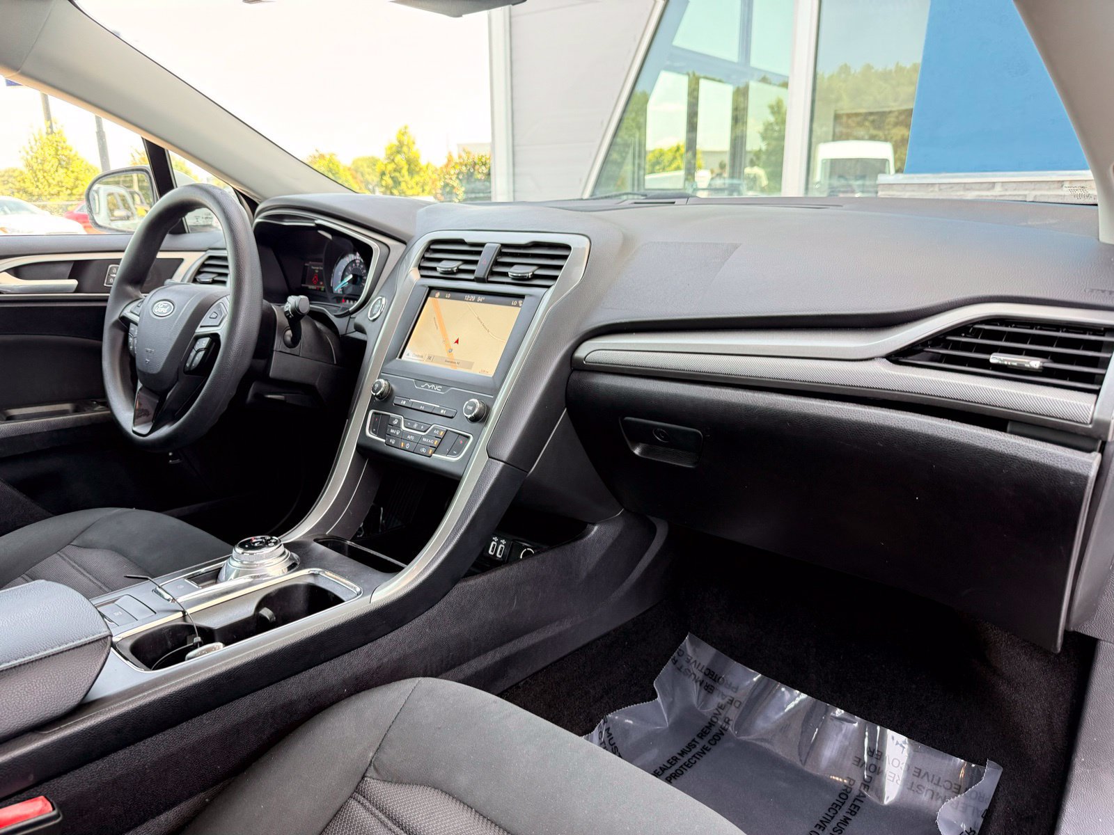Used 2019 Ford Fusion SE FWD image 20