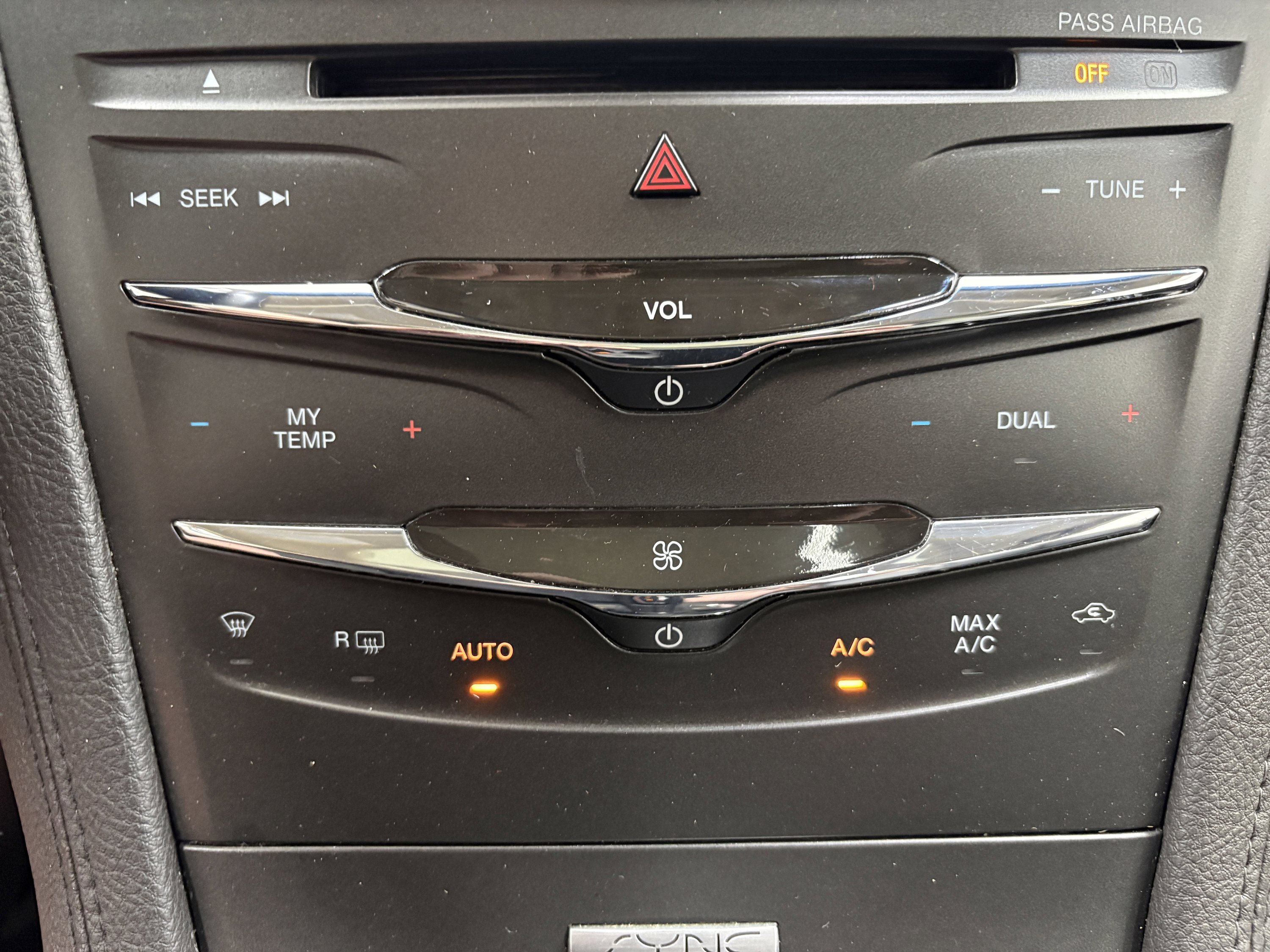 Used 2013 Lincoln MKT AWD image 17