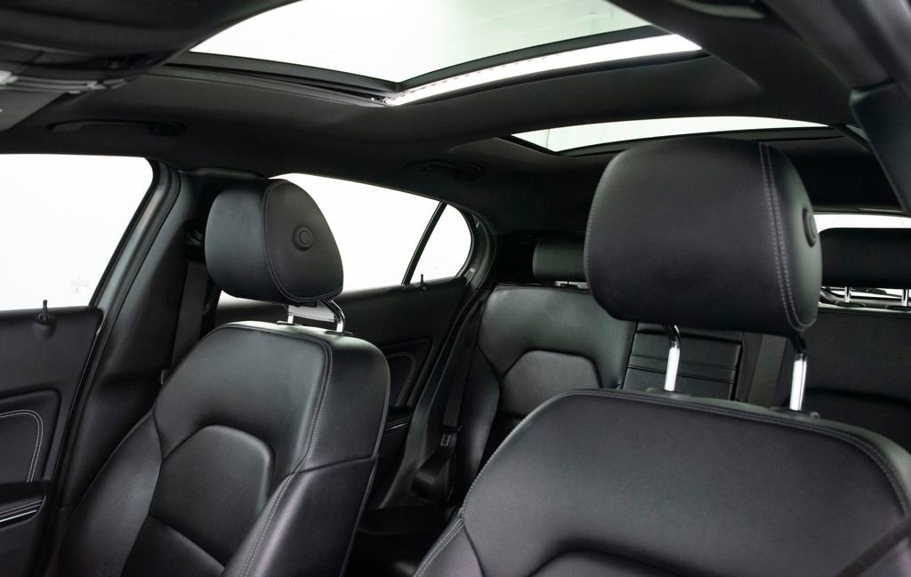 Used 2016 Mercedes-Benz GLA 250 4MATIC image 35