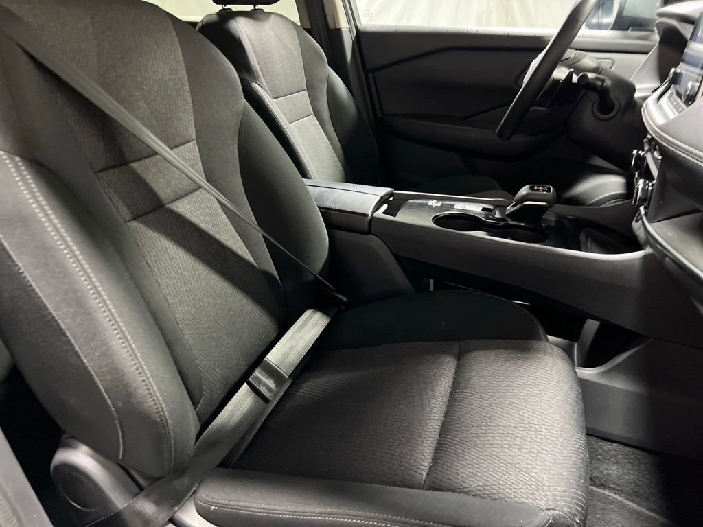 Used 2025 Nissan Rogue SV FWD image 9