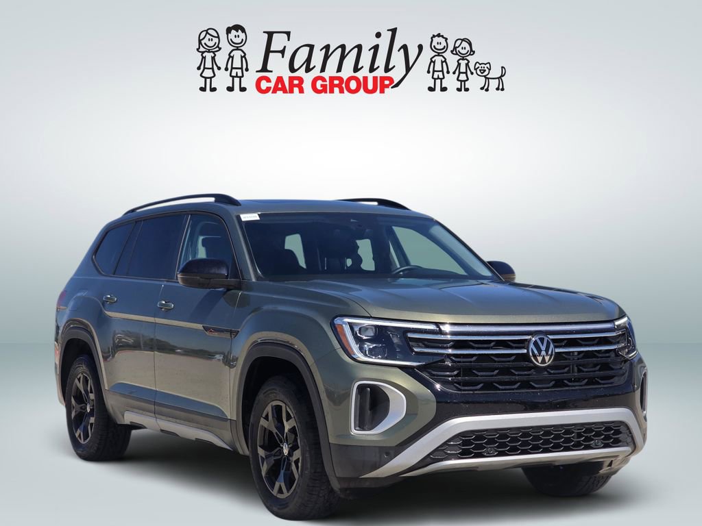 Used 2025 Volkswagen Atlas Peak Edition SE image 2