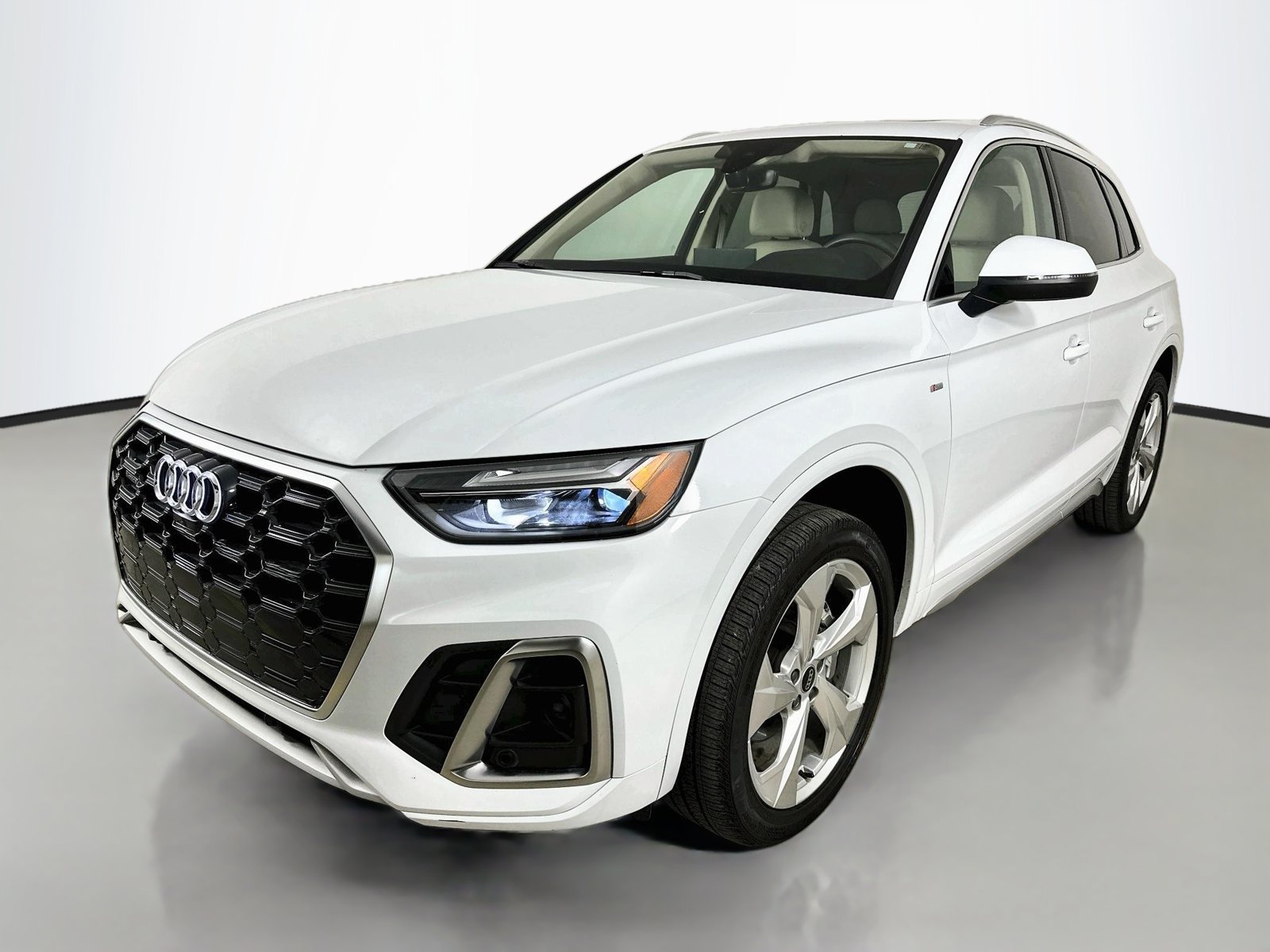 Used 2023 Audi Q5 2.0T Premium Plus w/ Premium Plus Package AWD/4WD image 1