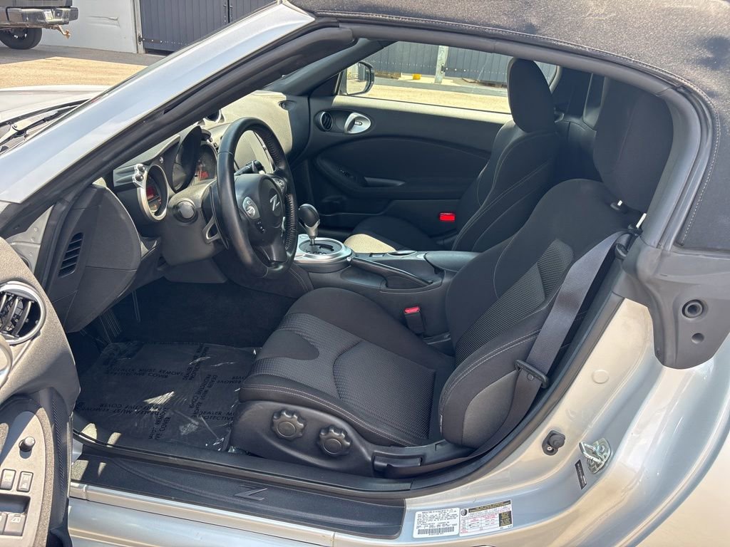 Used 2016 Nissan 370Z Roadster RWD image 8