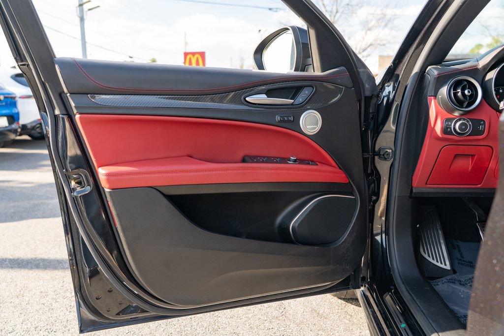 Used 2021 Alfa Romeo Stelvio Quadrifoglio image 13