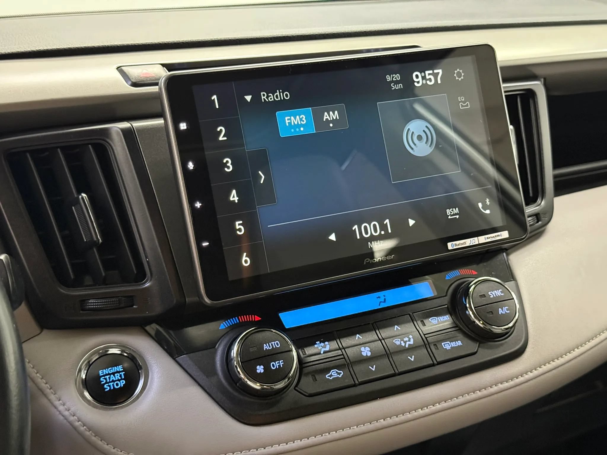 Used 2018 Toyota RAV4 Limited w/ Advanced Technology Package AWD/4WD image 21