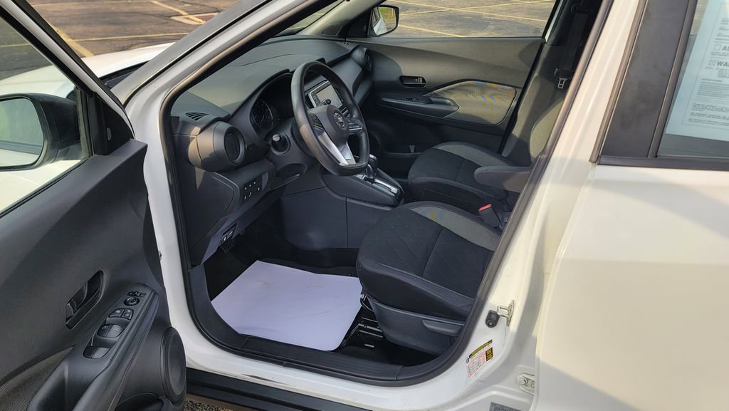 Used 2020 Nissan Kicks S image 18