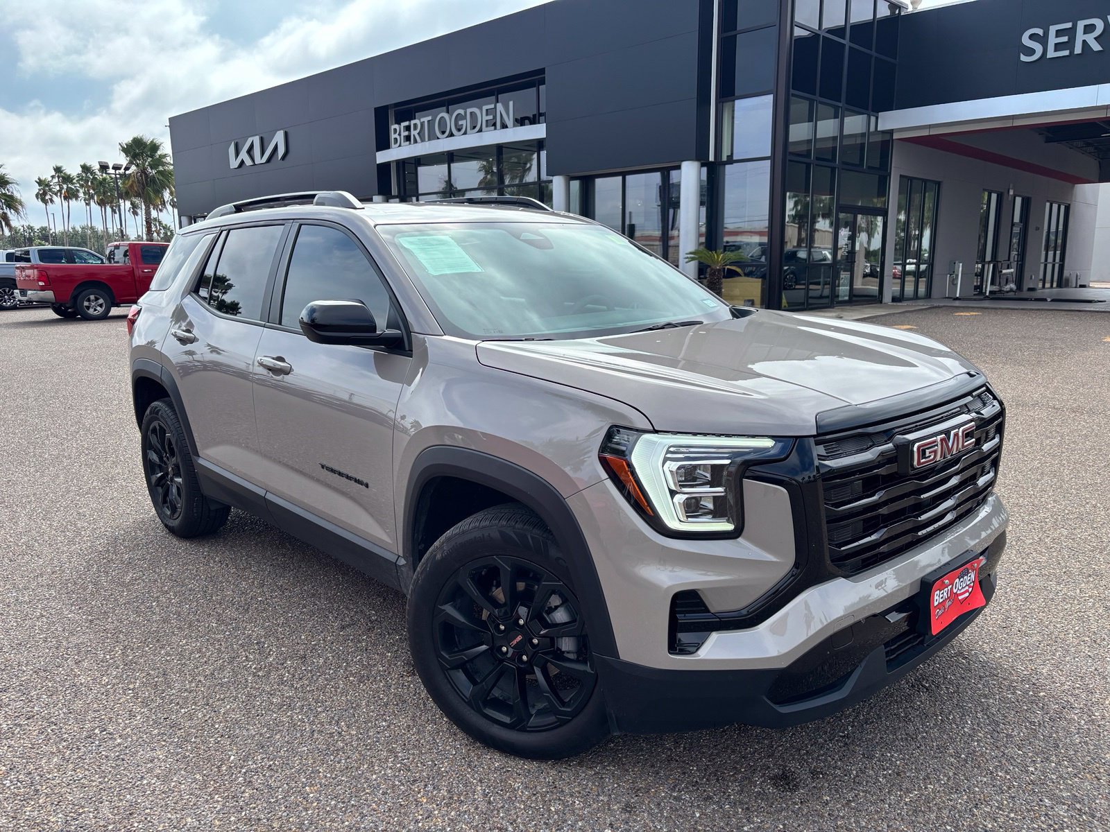 Used 2026 GMC Terrain Elevation w/ Elevation Premium Package FWD image 1
