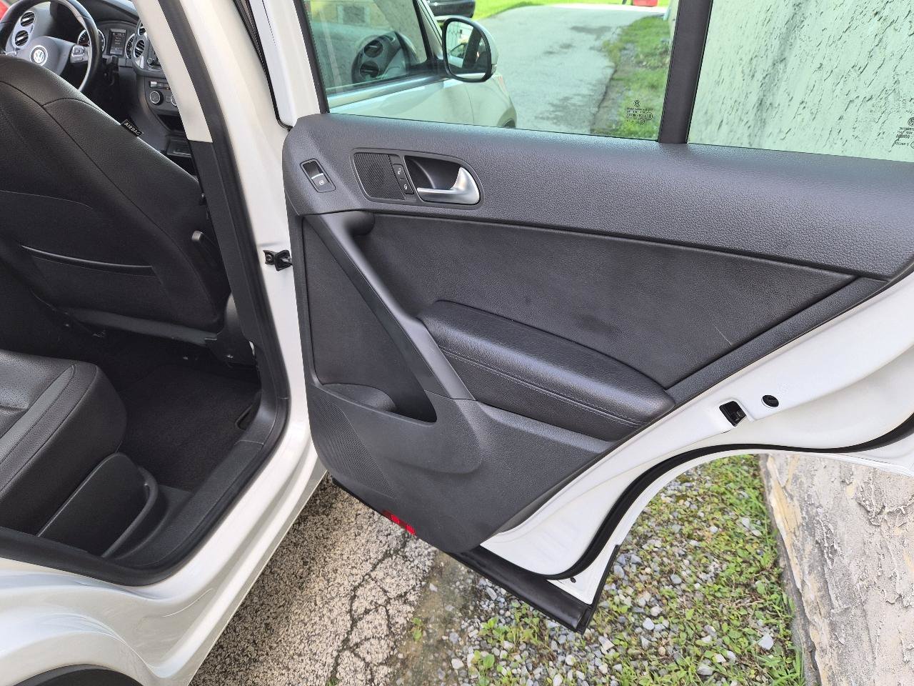 Used 2017 Volkswagen Tiguan Wolfsburg Edition AWD/4WD image 18
