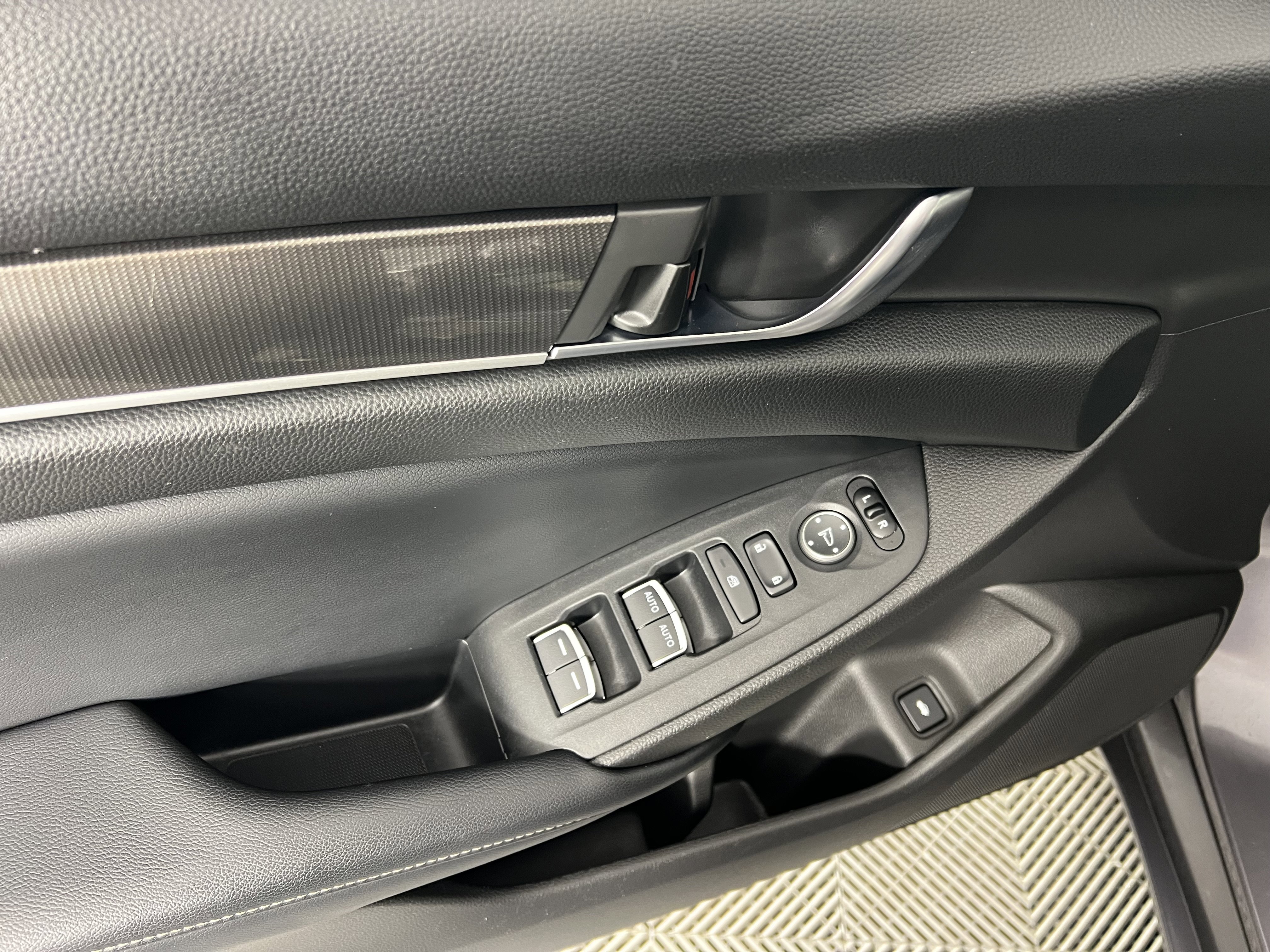 Used 2018 Honda Accord Sport image 18