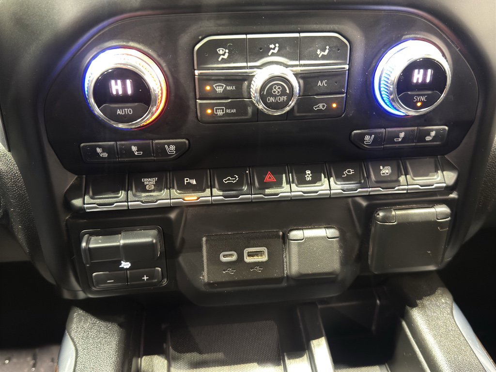 Used 2021 GMC Sierra 3500 SLT w/ SLT Preferred Package image 32