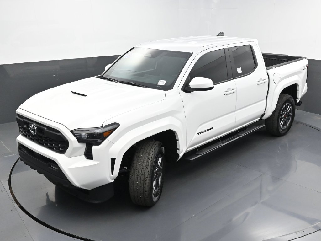 Used 2024 Toyota Tacoma TRD Sport AWD/4WD image 31