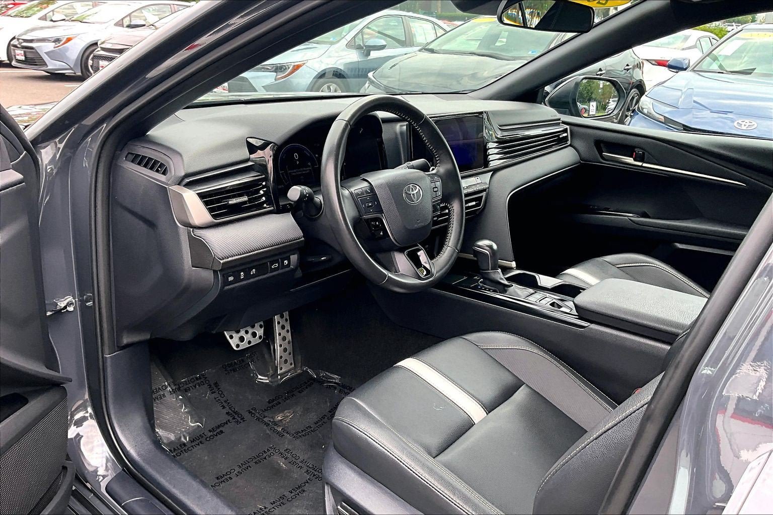 Used 2025 Toyota Camry SE FWD image 13