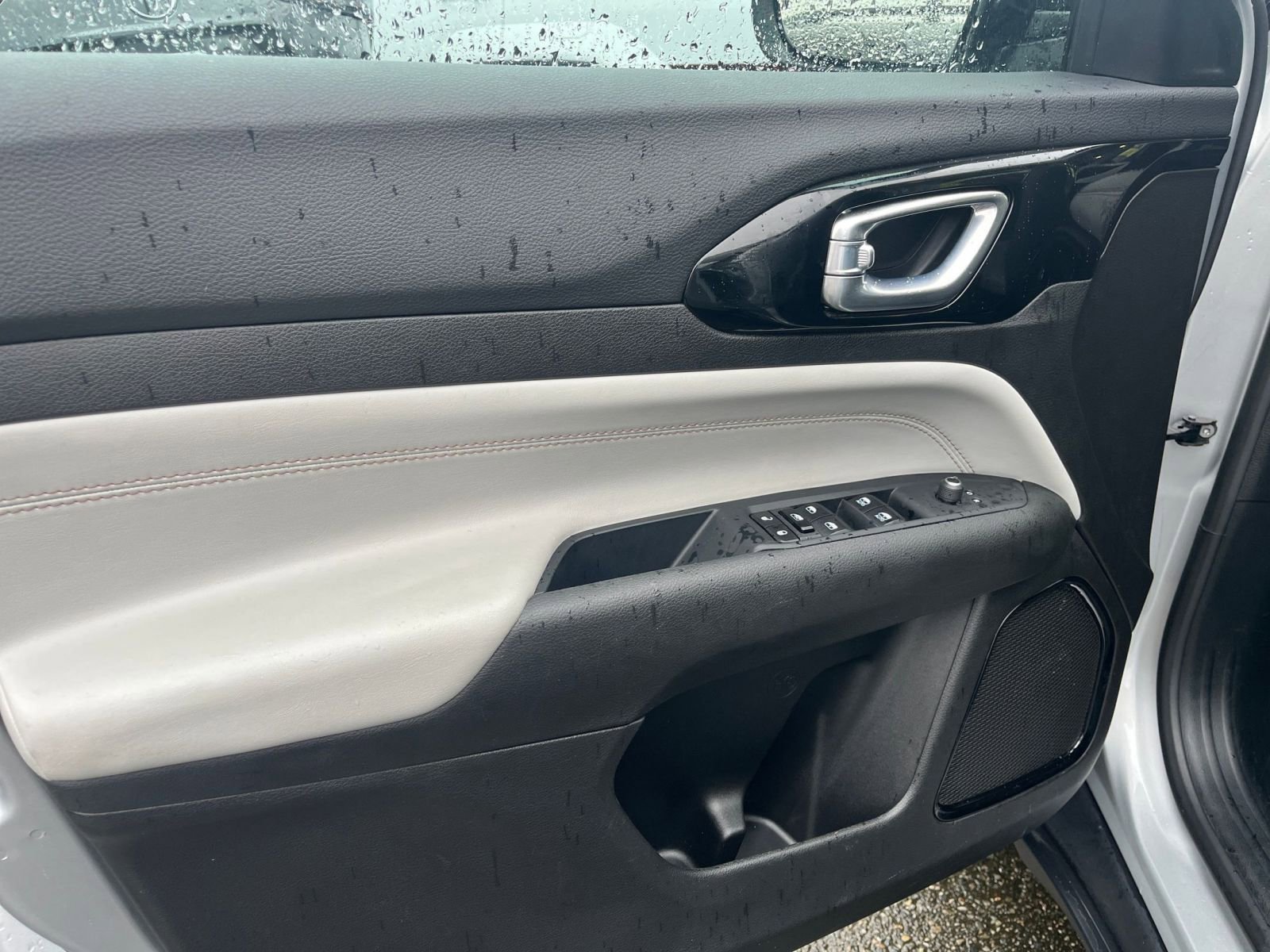 Used 2025 Jeep Compass Limited image 18
