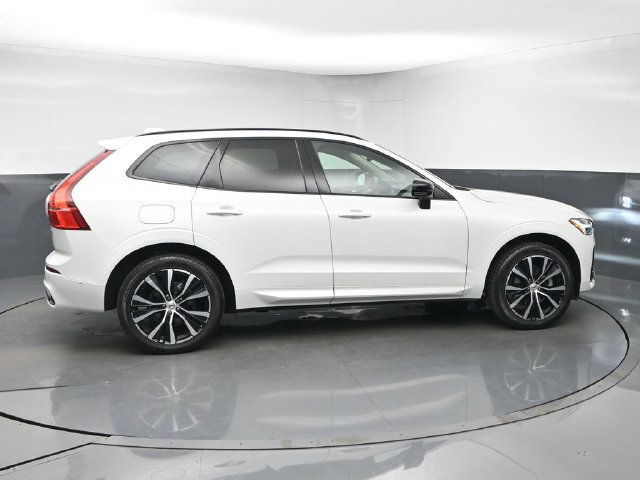 Used 2024 Volvo XC60 B5 Plus AWD/4WD image 9