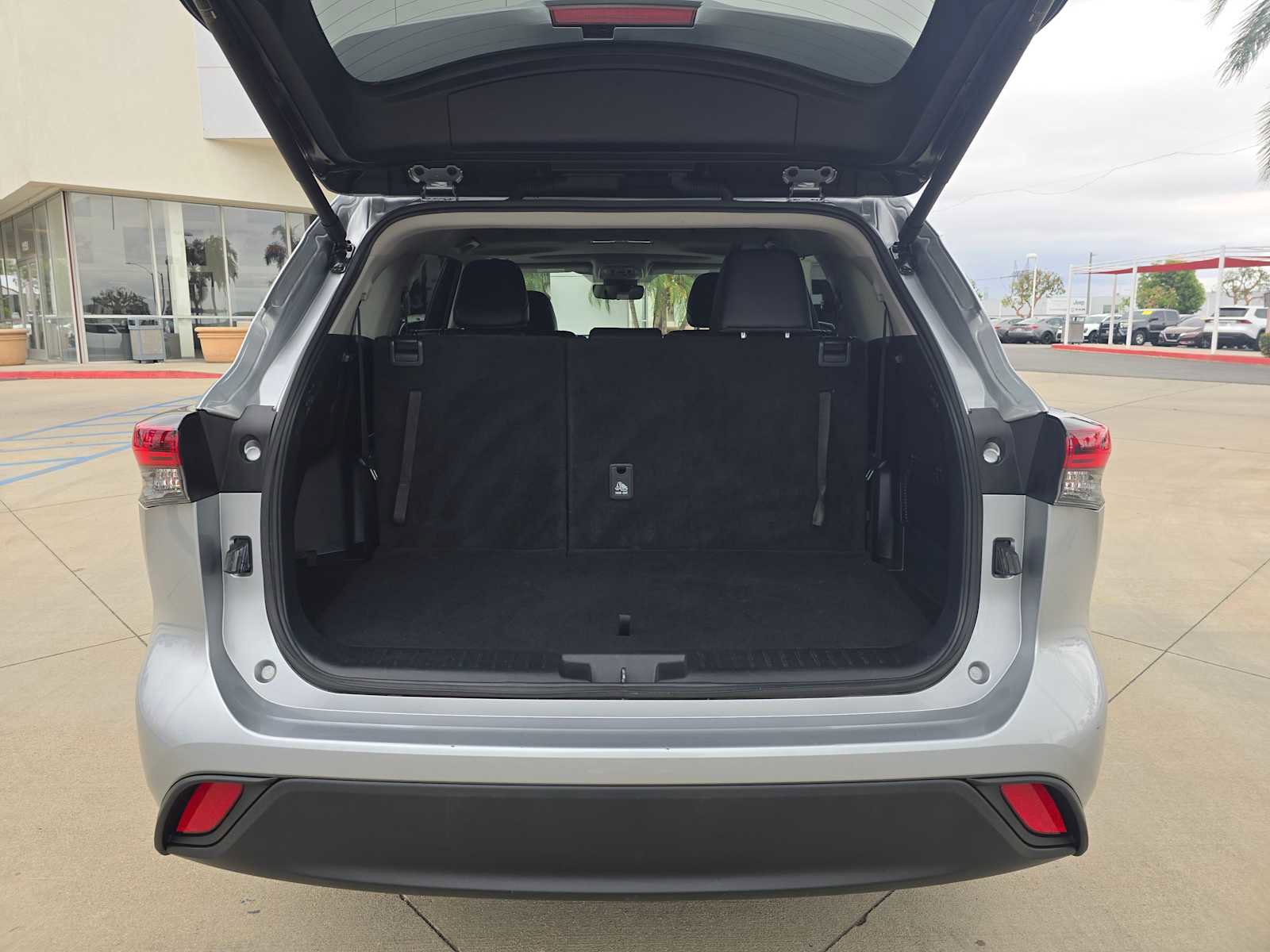 Certified 2025 Toyota Highlander XLE FWD image 16