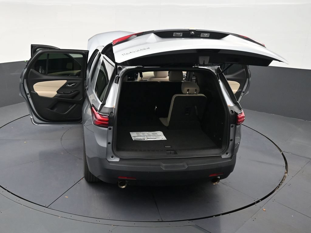 Used 2023 Chevrolet Traverse LS FWD image 32