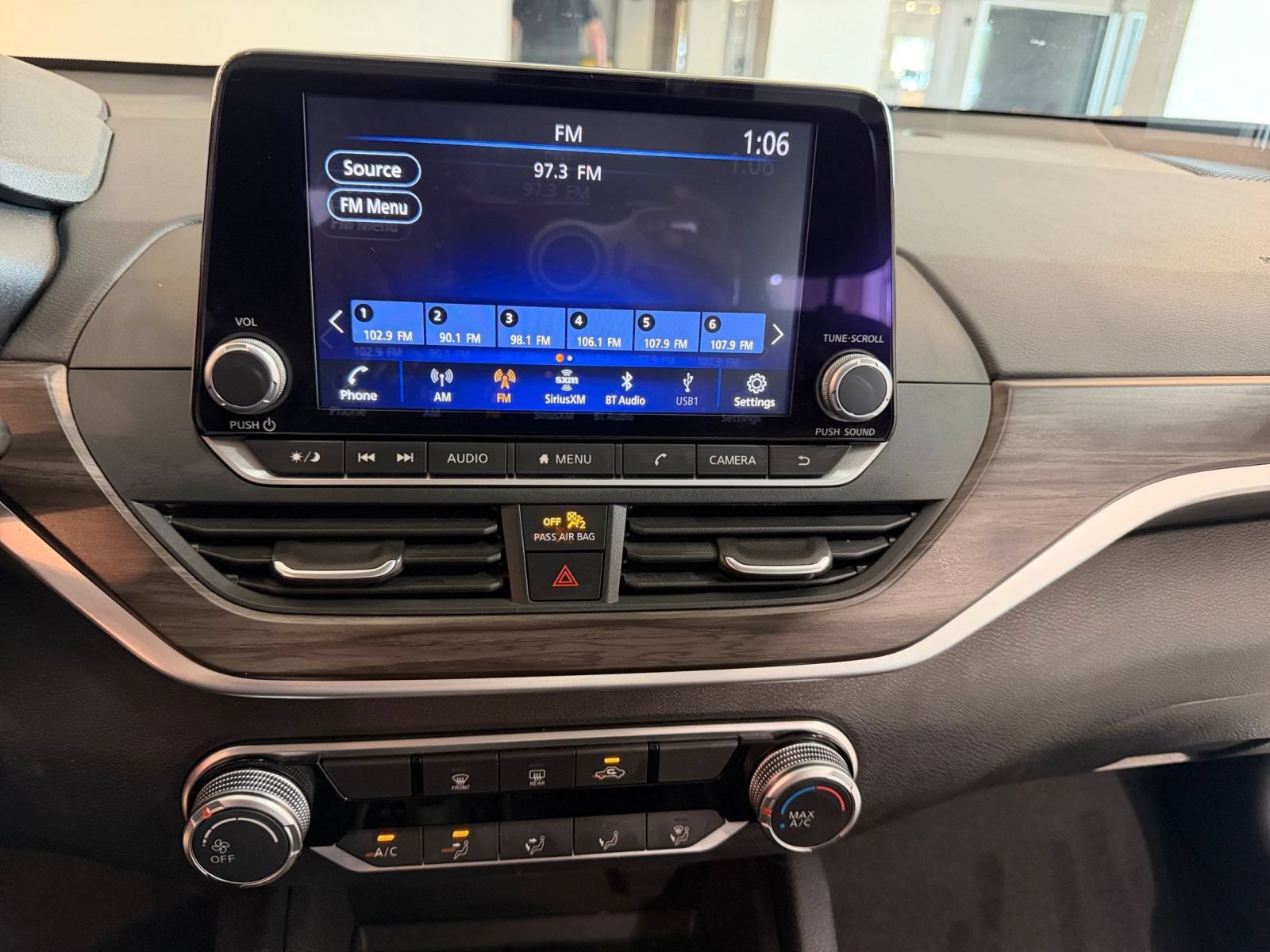 Used 2025 Nissan Altima 2.5 SV FWD image 16
