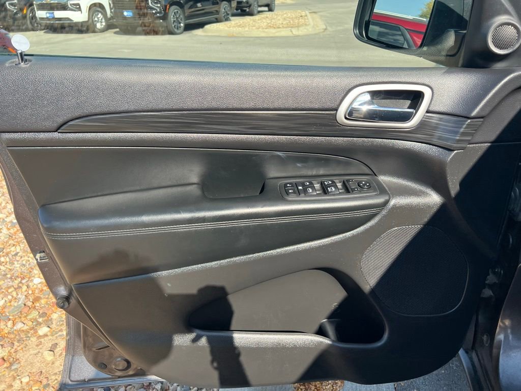 Used 2020 Jeep Grand Cherokee Laredo image 14