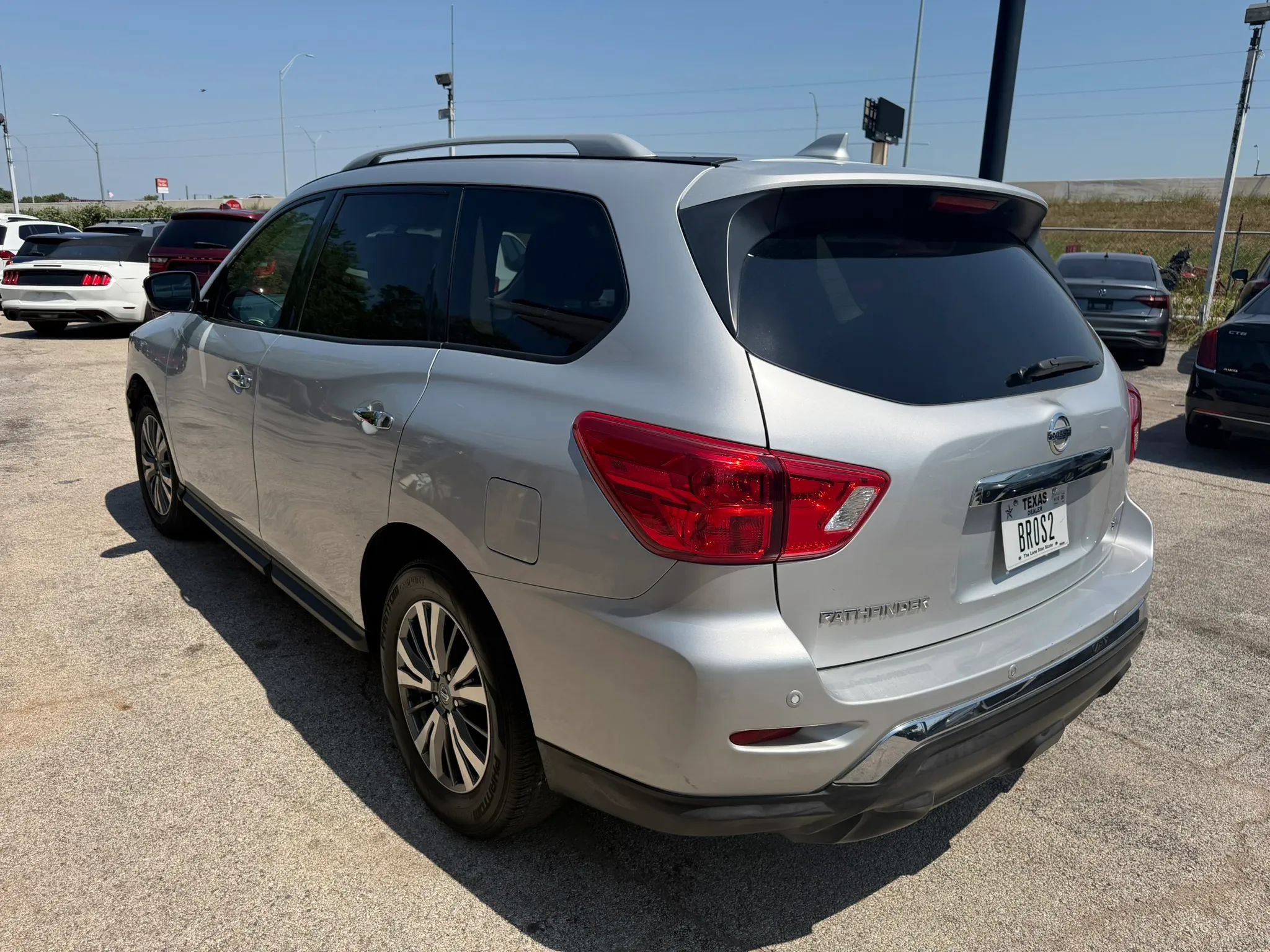 Used 2019 Nissan Pathfinder SL FWD image 5
