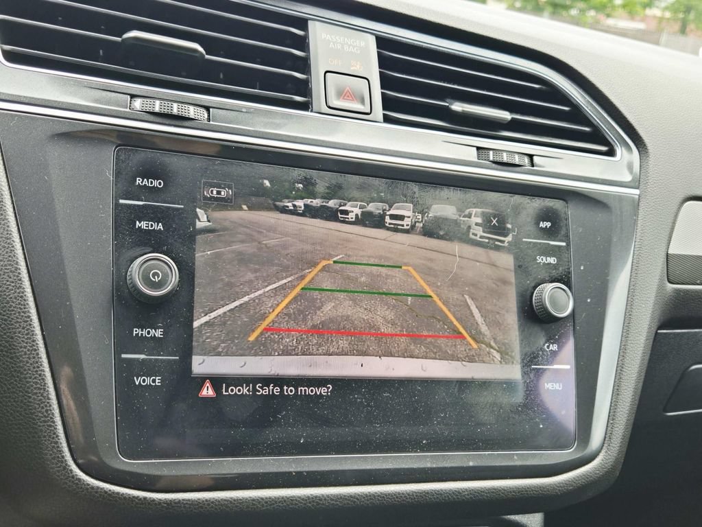 Used 2022 Volkswagen Tiguan SE AWD/4WD image 25