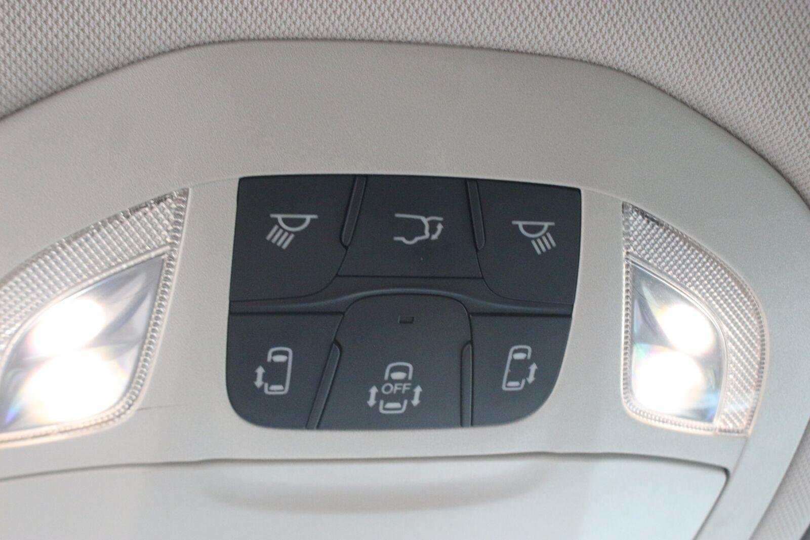 Used 2024 Chrysler Pacifica Touring-L FWD image 29