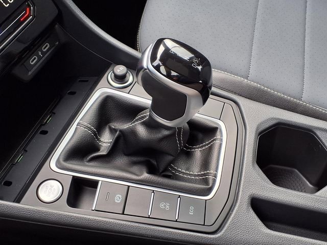 Used 2026 Volkswagen Jetta SE FWD image 17