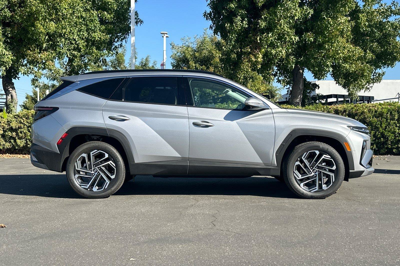 New 2026 Hyundai Tucson Limited AWD/4WD image 2