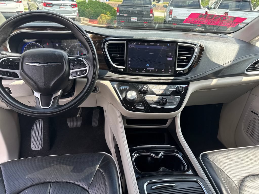 Used 2022 Chrysler Pacifica Limited FWD image 25