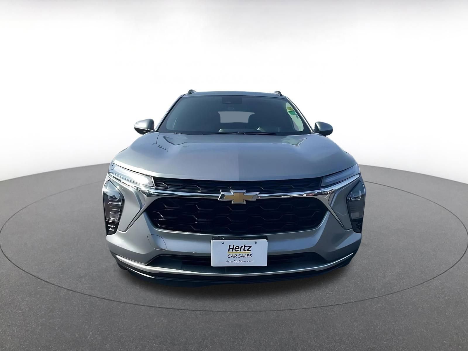 Used 2025 Chevrolet Trax LT w/ LT Convenience Package image 4