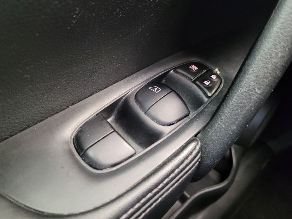 Used 2020 Nissan Rogue S image 27