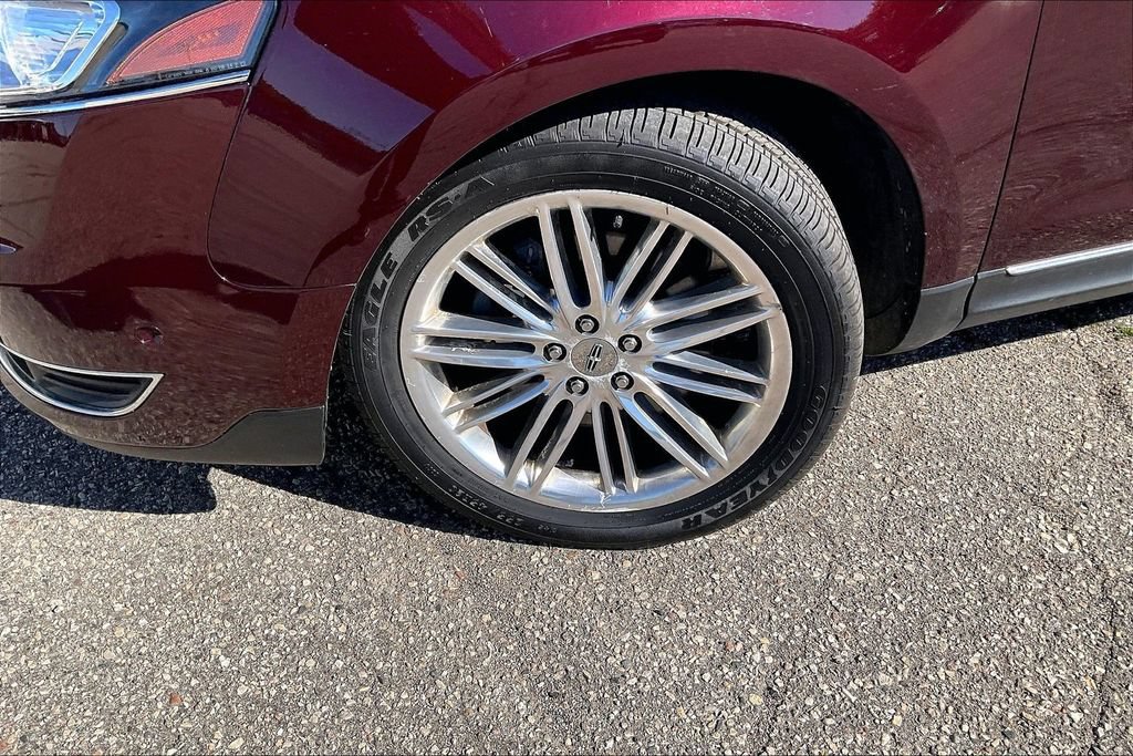 Used 2019 Lincoln MKT AWD image 4