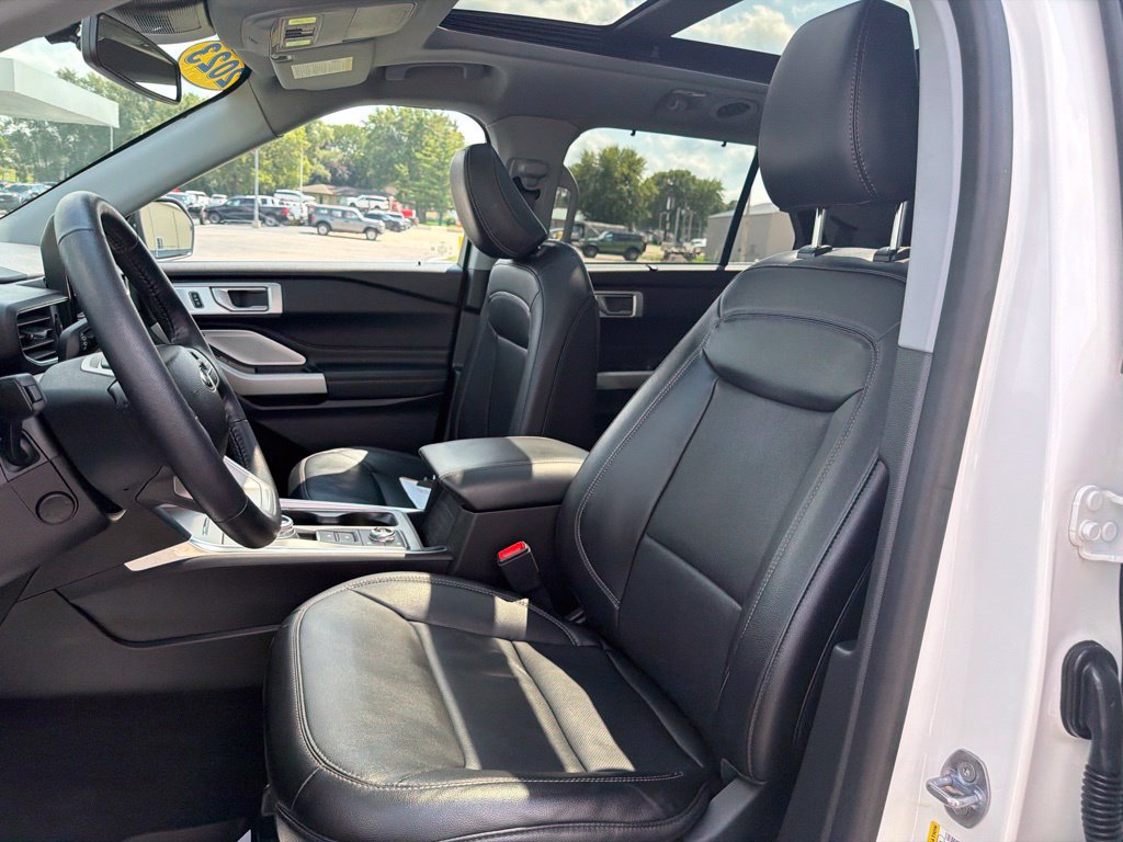 Certified 2023 Ford Explorer Limited w/ Limited Technology Package AWD/4WD image 13