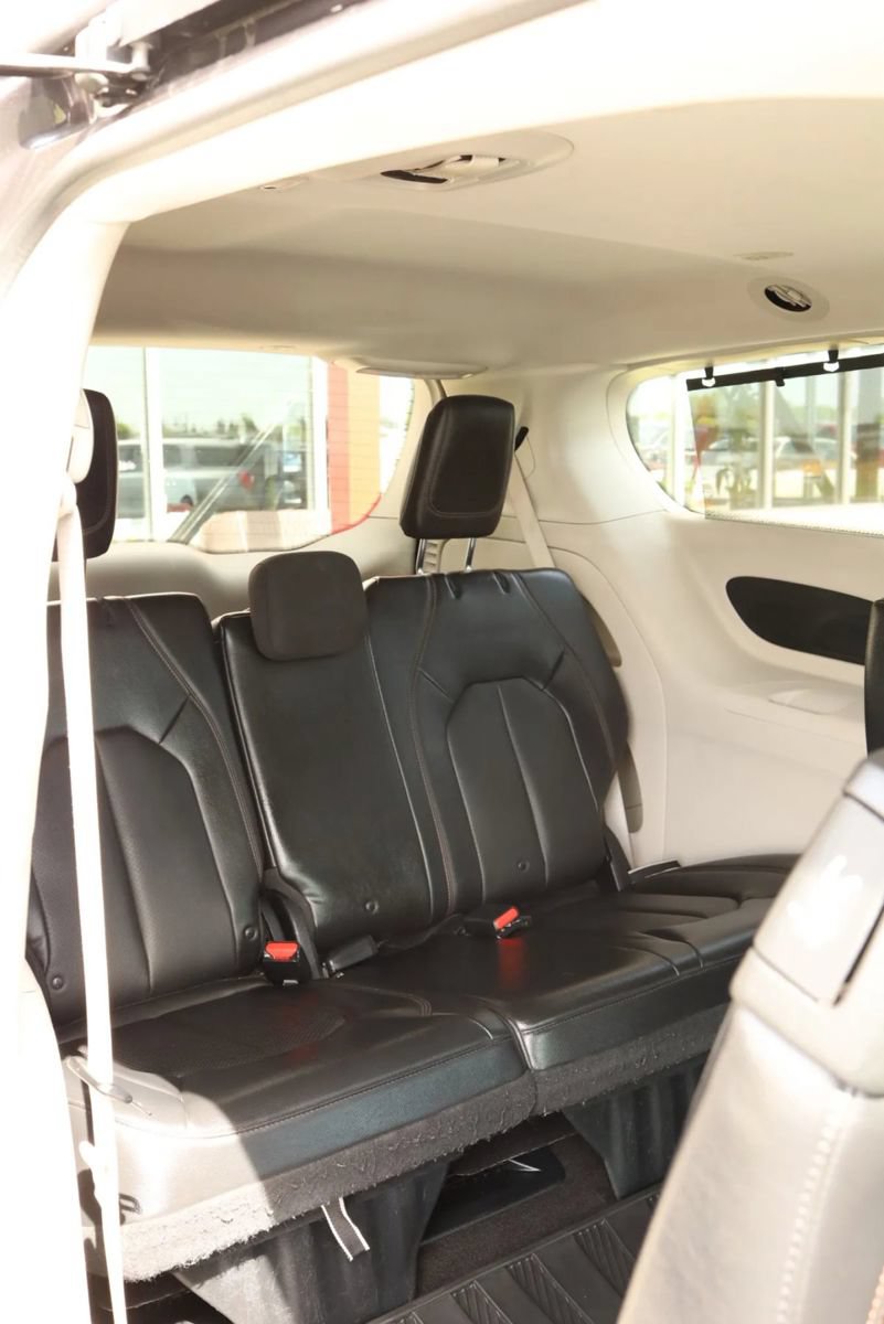 Used 2018 Chrysler Pacifica Touring-L FWD image 53