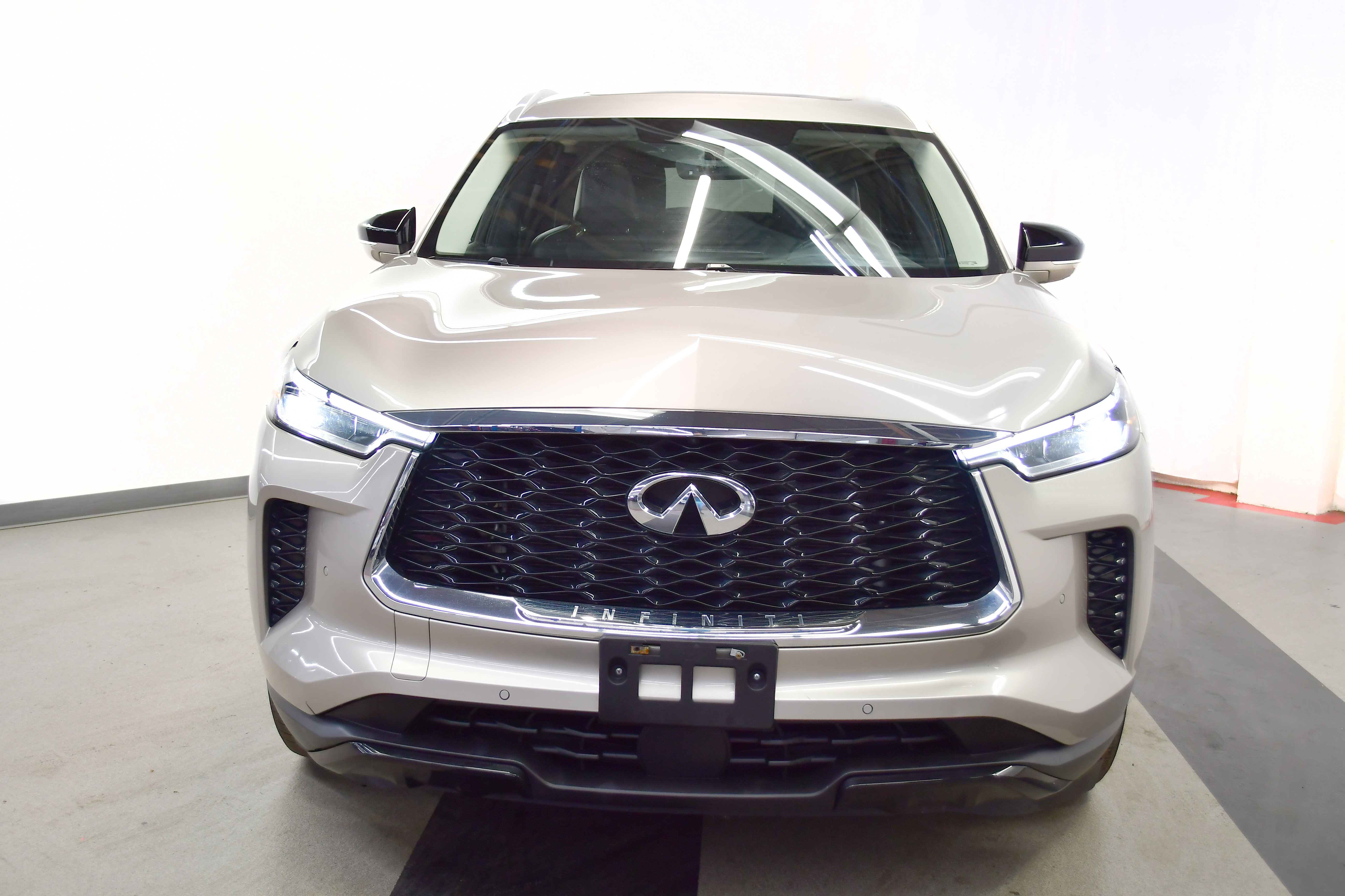 Used 2023 INFINITI QX60 Luxe w/ Cargo Package image 3