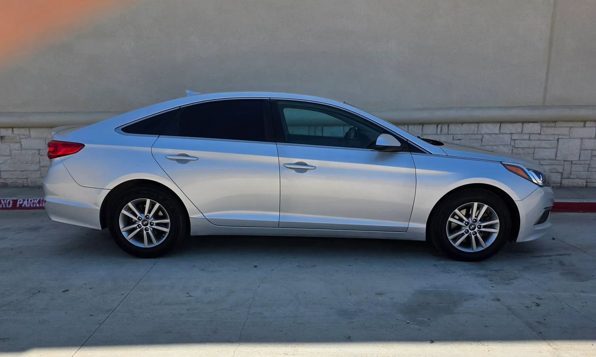 Used 2017 Hyundai Sonata SE image 2
