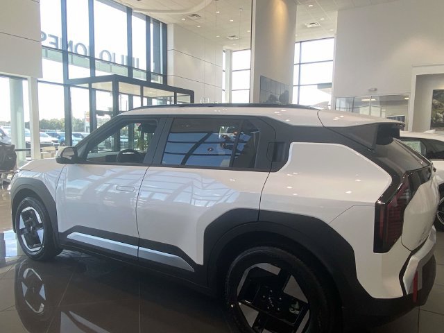 New 2027 Kia EV3 FWD image 5