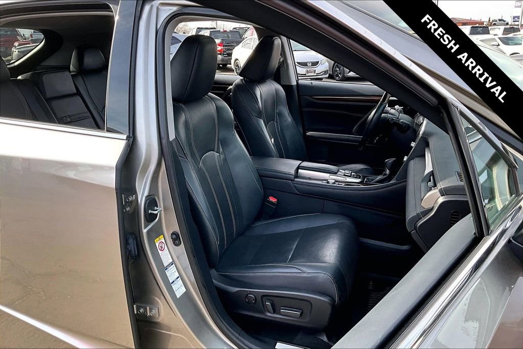 Used 2019 Lexus RX 350 AWD w/ Navigation Package image 28
