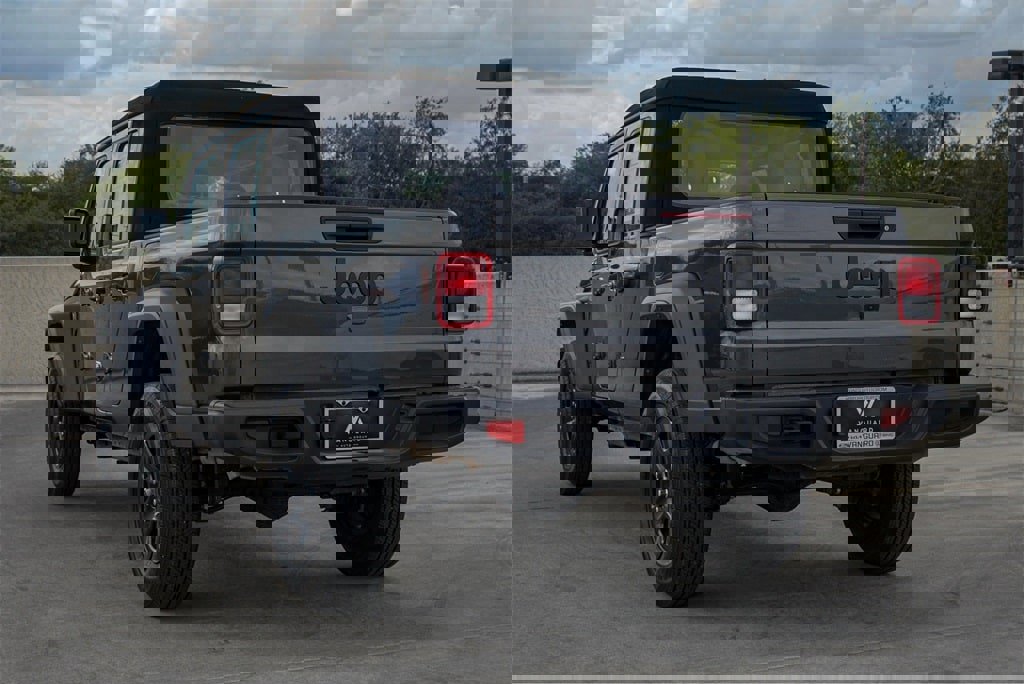 Used 2024 Jeep Gladiator Sport image 5