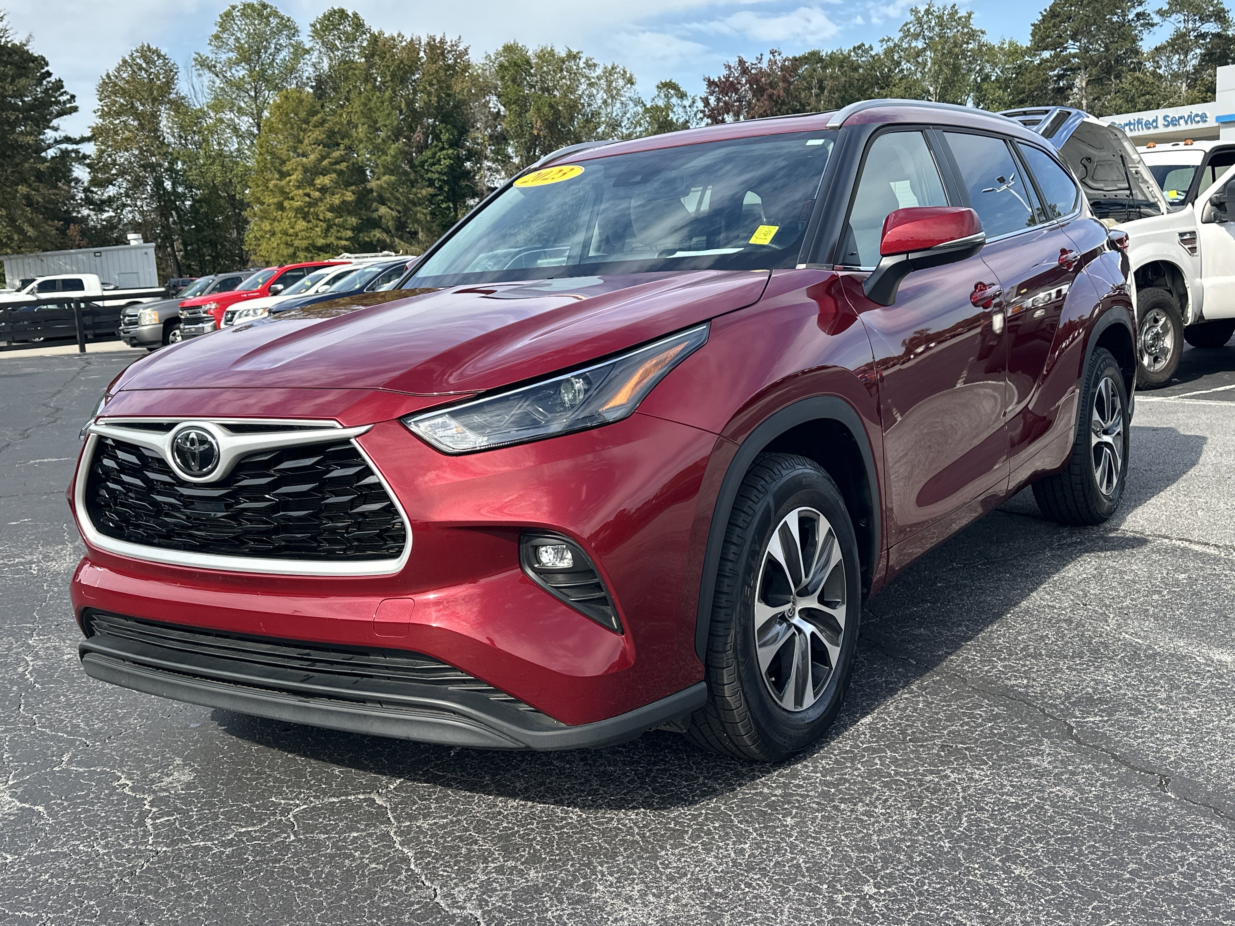 Used 2023 Toyota Highlander XLE image 4