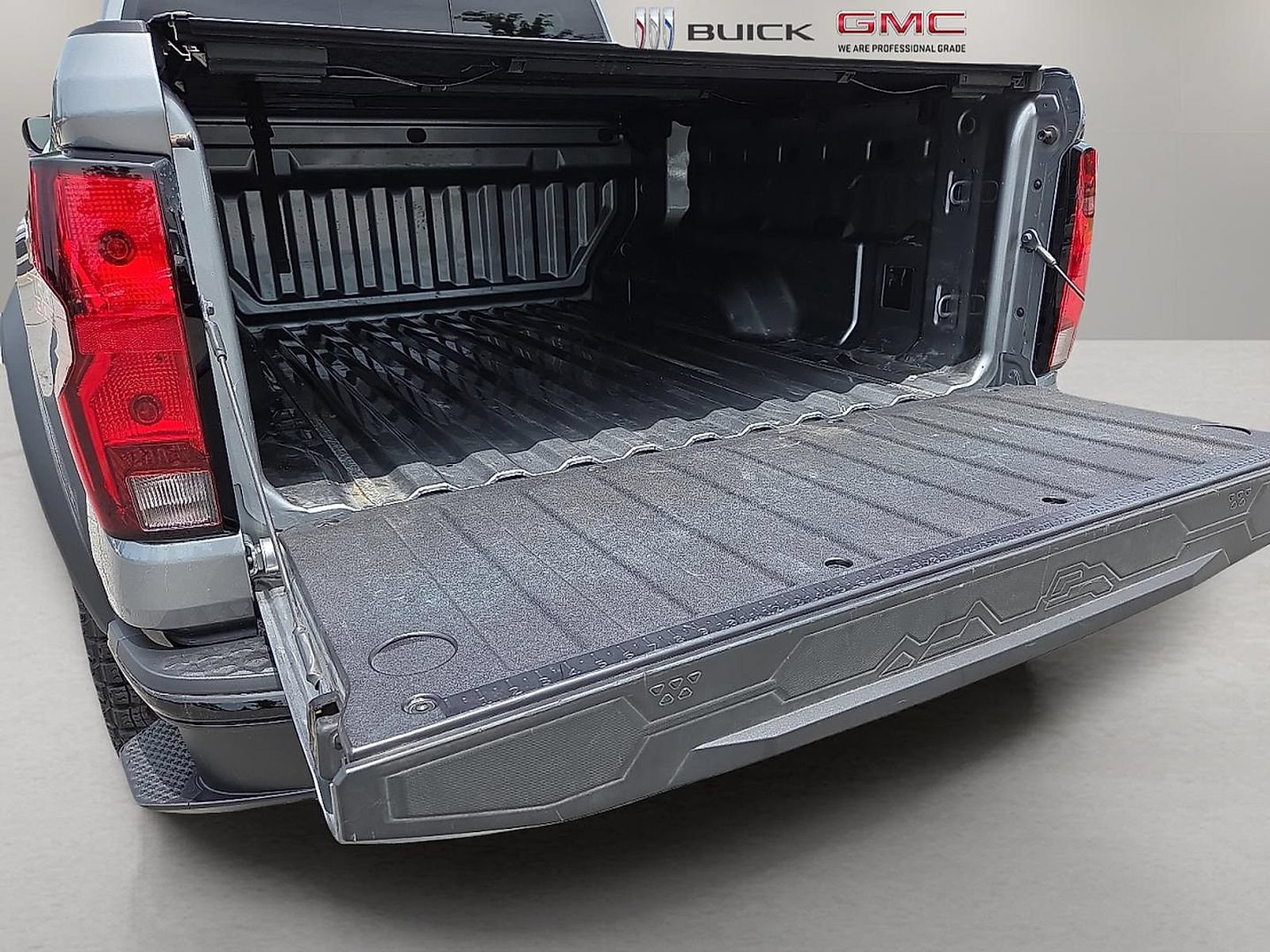 Certified 2024 Chevrolet Colorado Trail Boss w/ Advanced Trailering Package AWD/4WD image 18