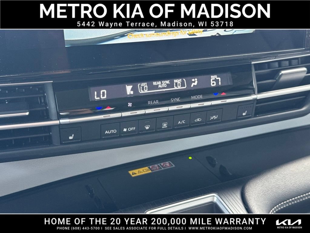Used 2025 Toyota Sienna XLE AWD/4WD image 25