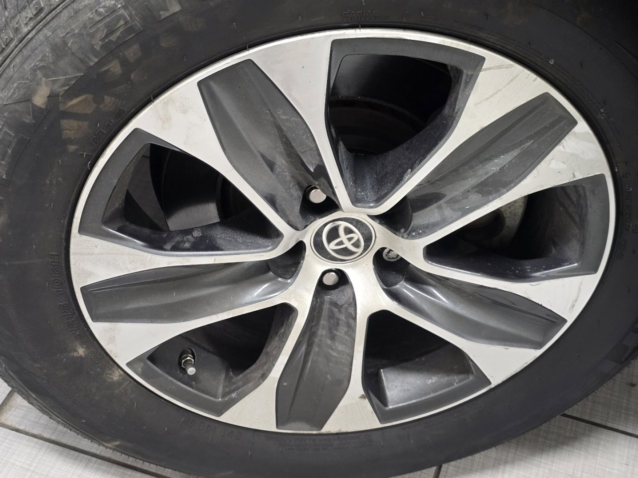 Used 2021 Toyota Highlander XLE image 9